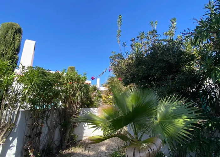 Semesterbostad Prainhaactivitiesbeachhouse *